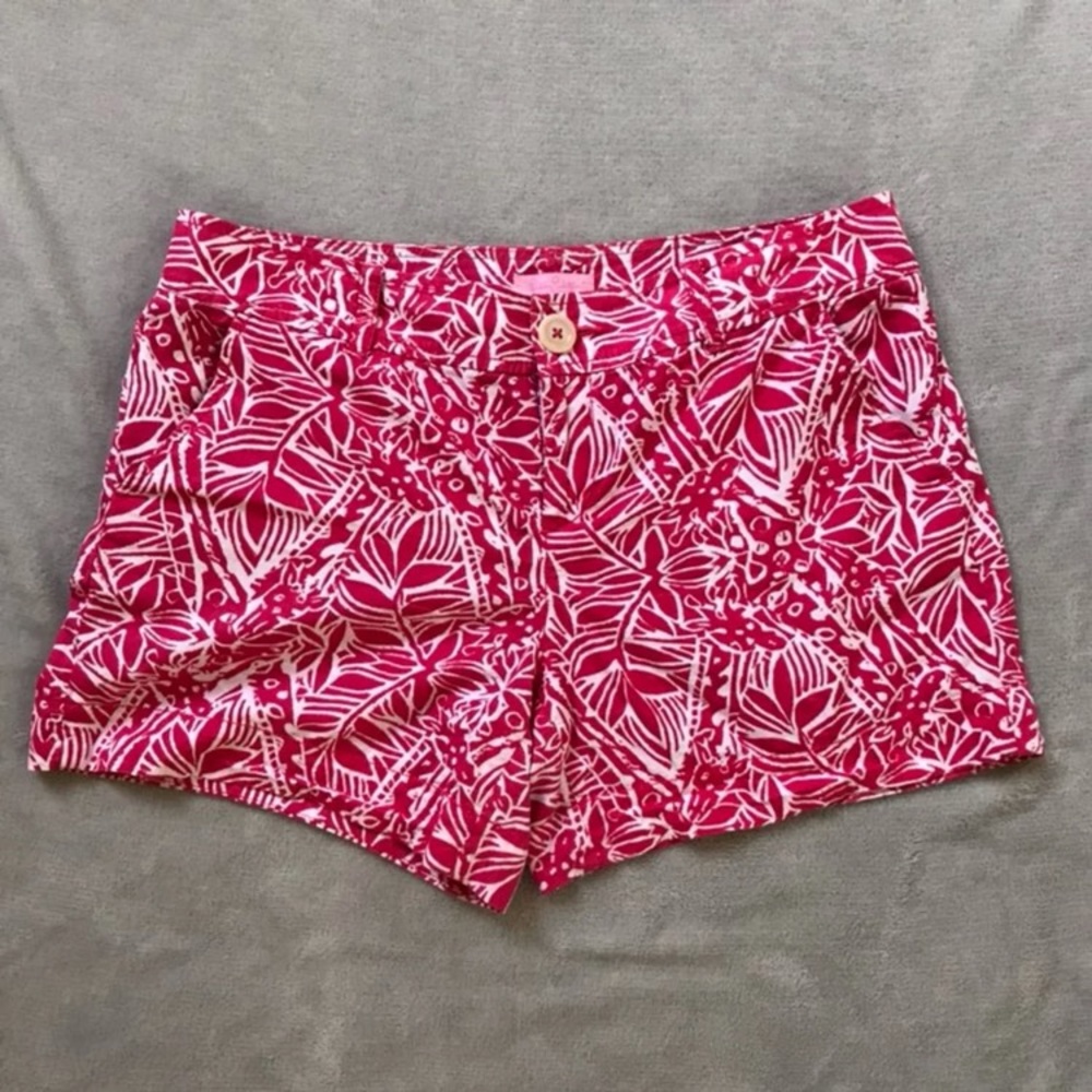 Lilly Pulitzer giraffe print shorts